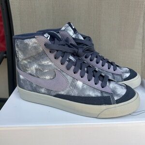 New! NIKE size 7 women’s Matt Blazer Mid 77 trainer high tops sneakers navy blue